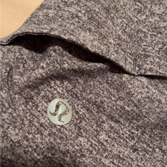 LuLuLemon speed up shorts - Picture 2 of 4